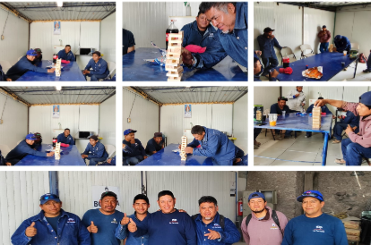 Equipo en reunión, colaborando y buscando soluciones 